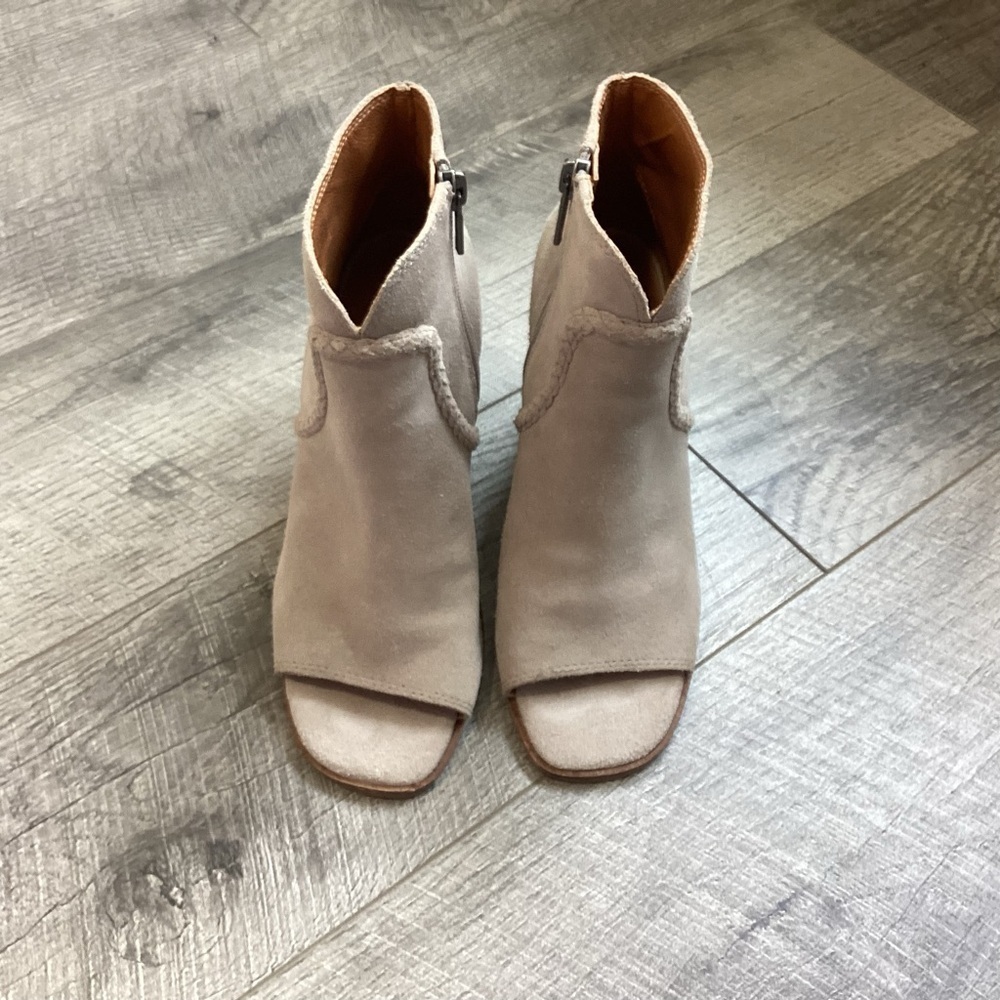 Lucky Brand Lureli Wedge Boot Size 5.5